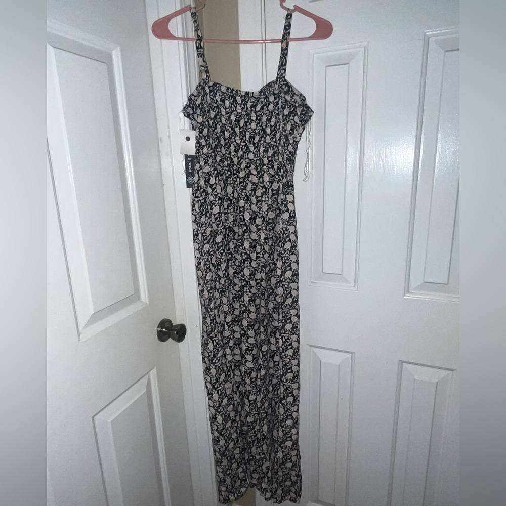 BRAND NEW (NWT) Floral Maxi Dress - Picture 3 of 4